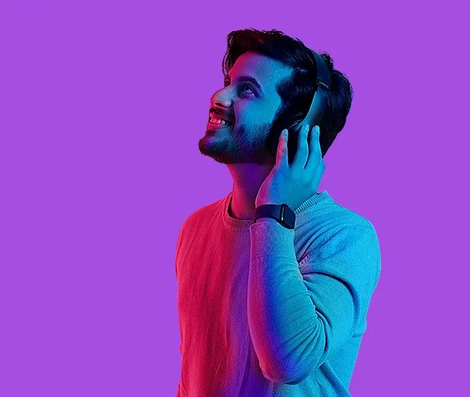 A guy wearing headphone