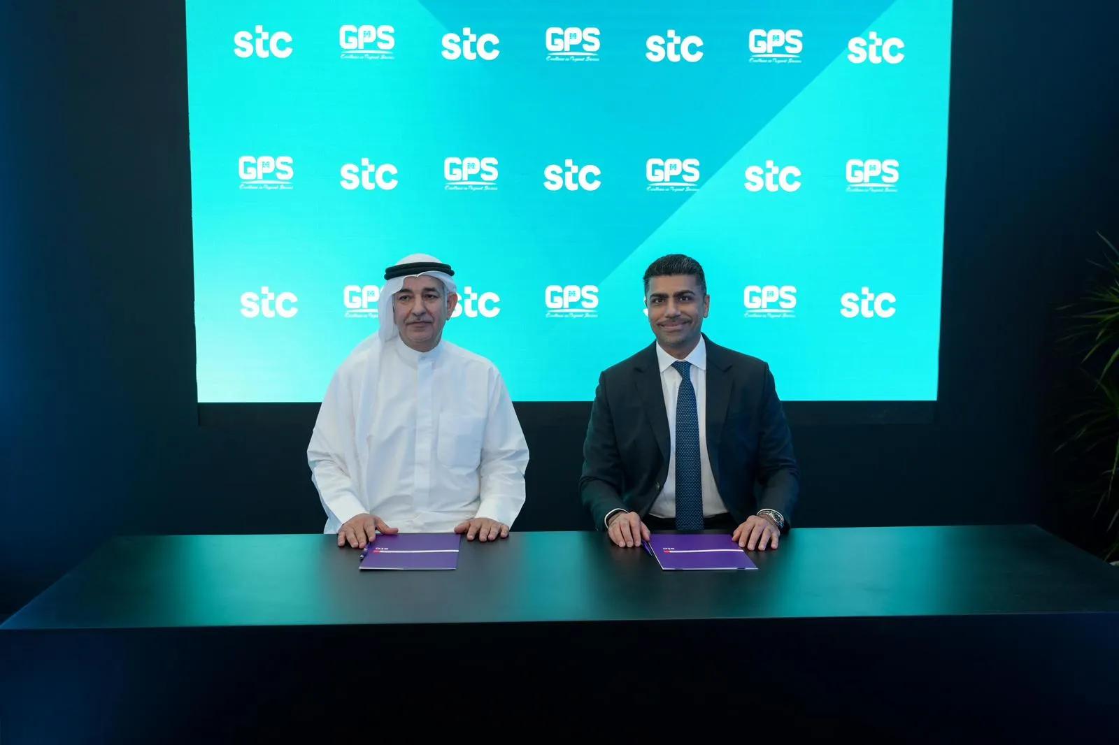 signs advanced AWS Cloud solutions